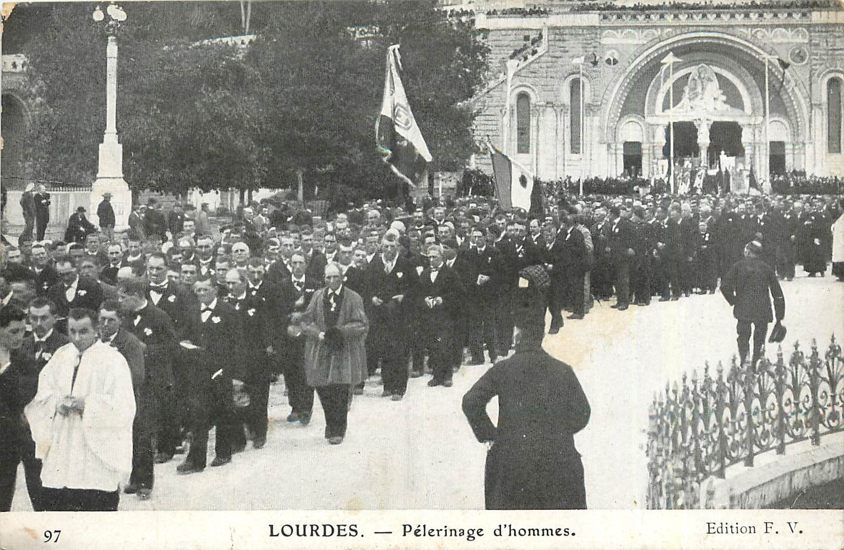 CPA Lourdes pelerinage d'hommes