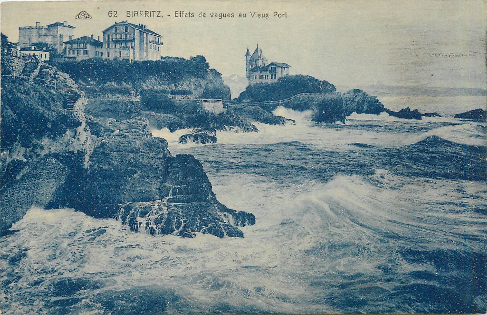 CPA Biarritz Effet de vagues au vieux Port