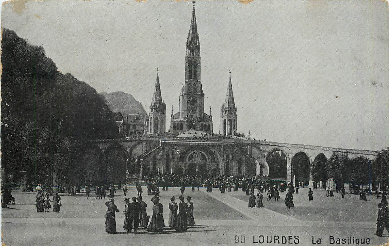 CPA Lourdes la basilique