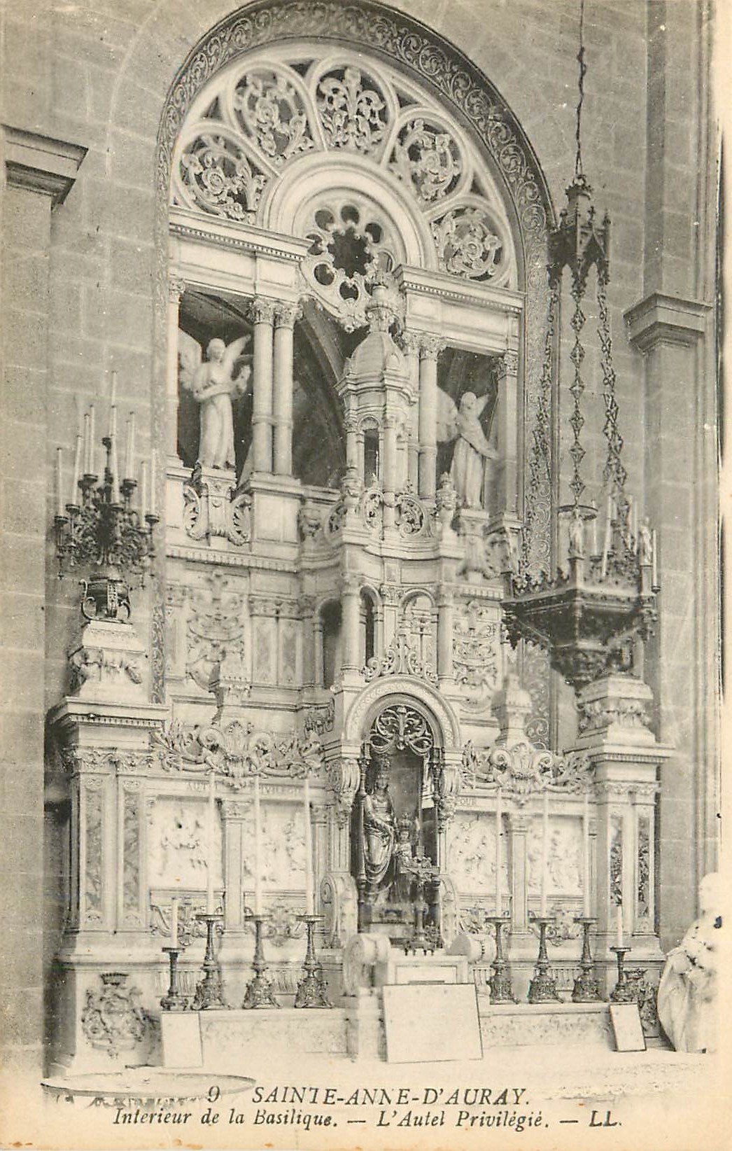 CPA Sainte Anne d'Auray Interieur de le basilique L'Autel privilege