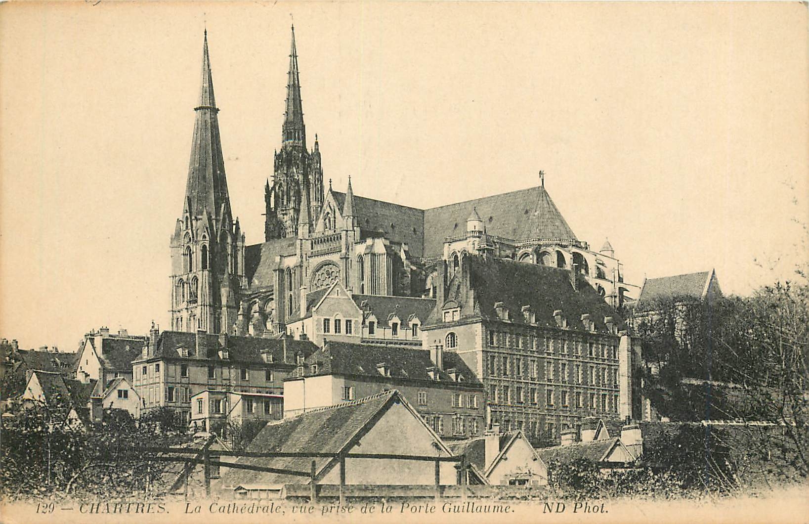 CPA Chartres la cathedrale vue rise de la Portail Guillaume