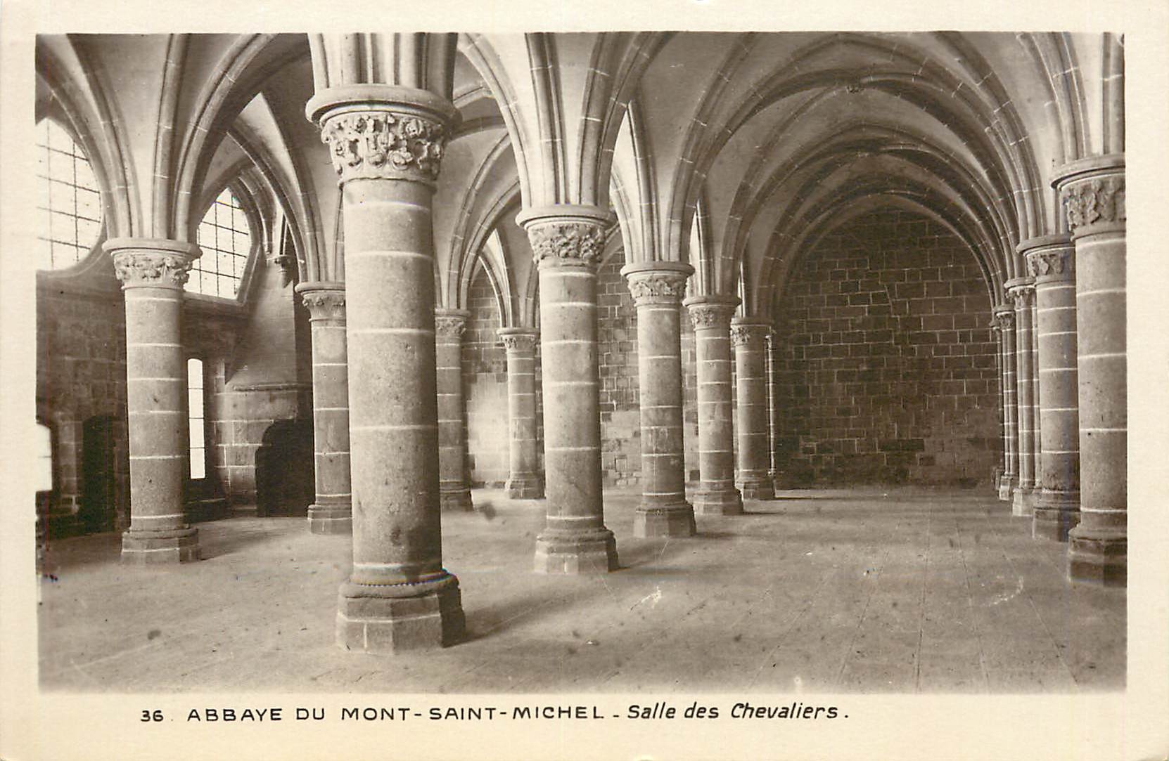 CPA Abbaye du Mont St Michel Salle des Chevaliers