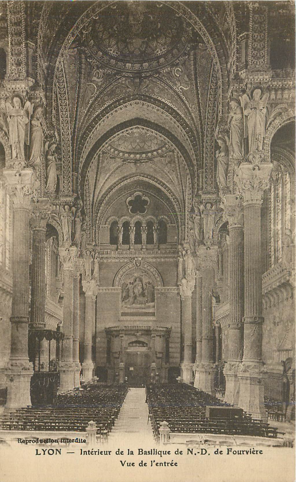 LYON — Intérieur de la Basilique N.-D. de Fourvière — Vue de l'entrée