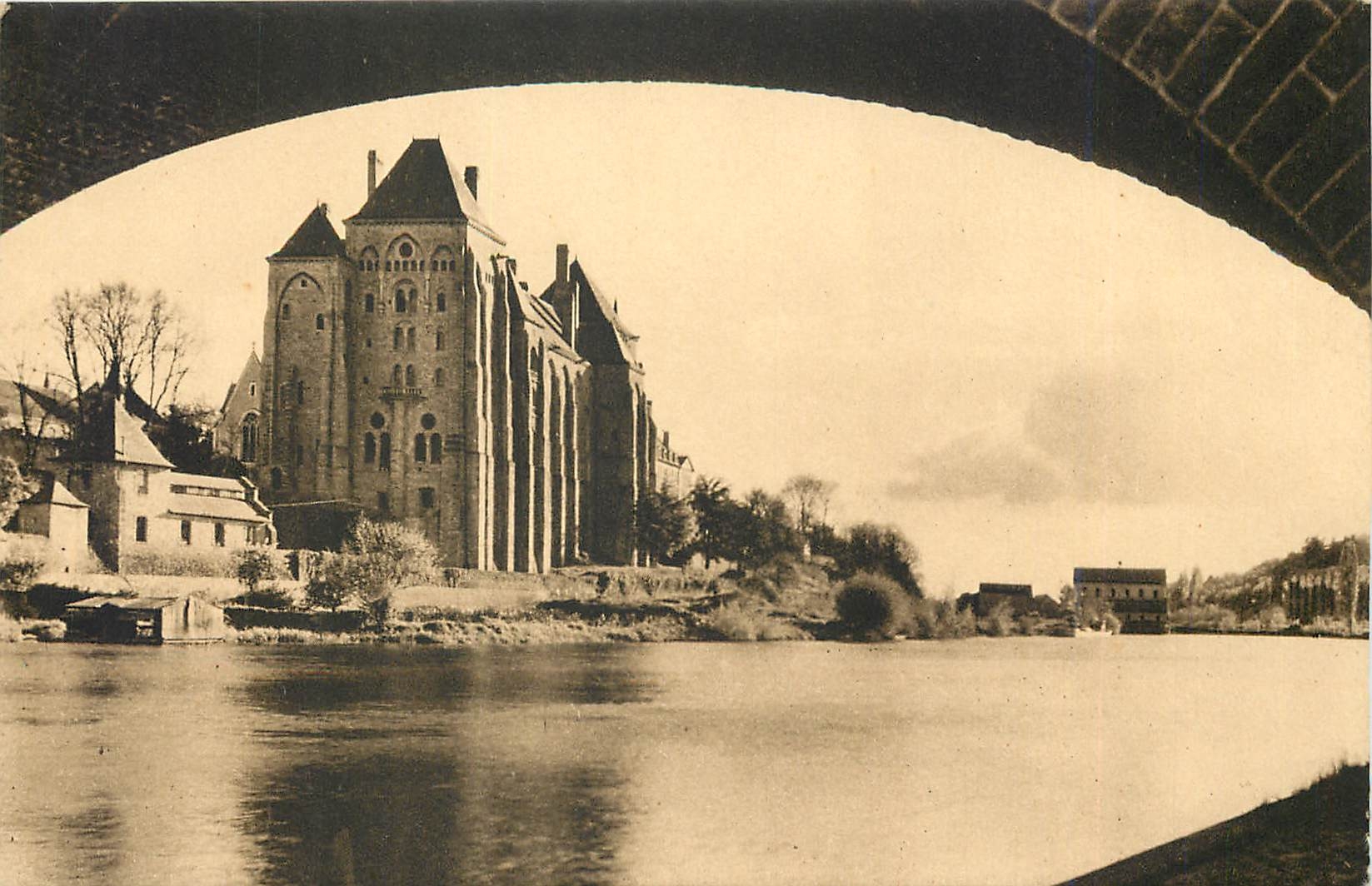 CPA L'Abbaye de Solesmes vue sous le pont