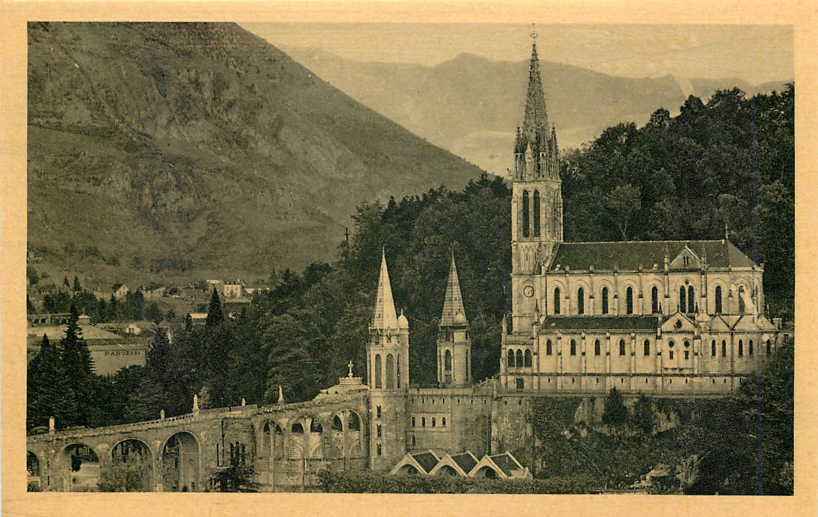 CPA Lourdes la basilique et le Pic du jer PD