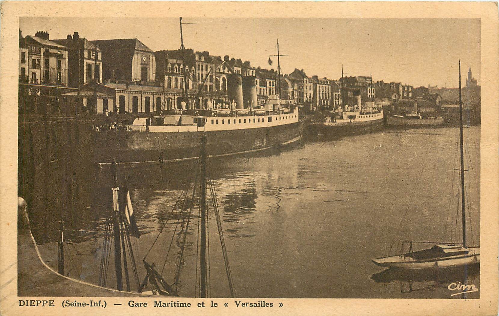CPA Dieppe Seine Inf gare maritime et le versailles Bateau
