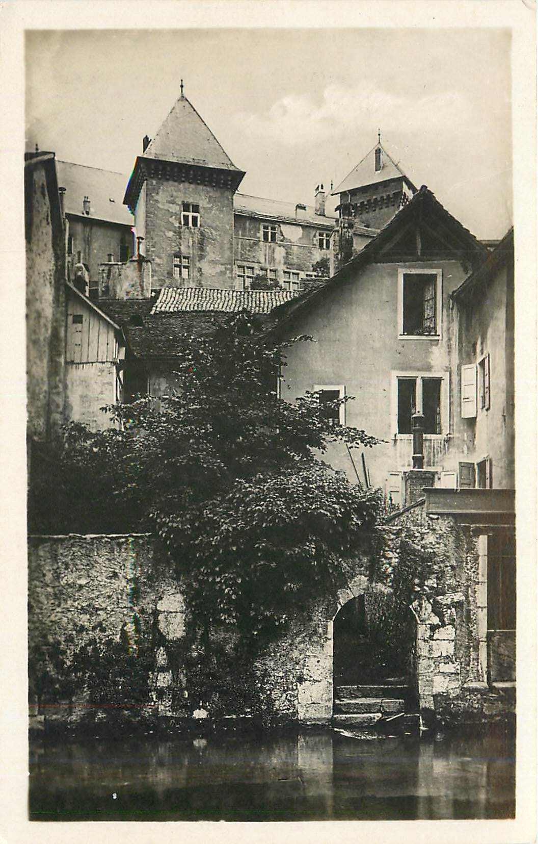 CPA Annecy un coin du Vieil Annecy