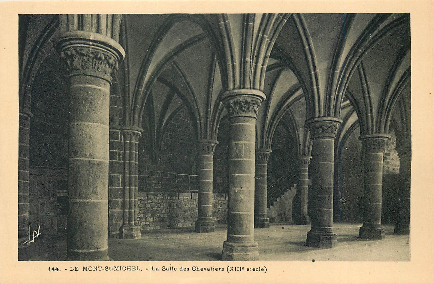 CPA Le Mont Saint Michel la salle des chevaliers XIIIesiecle