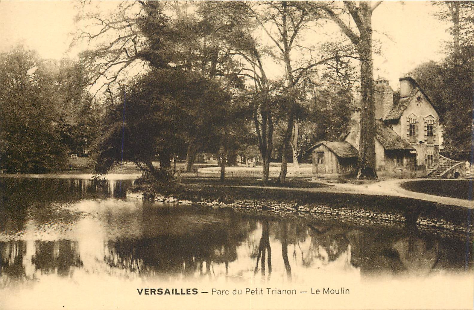CPA Versailles parc du peiti Trianon le Moulin