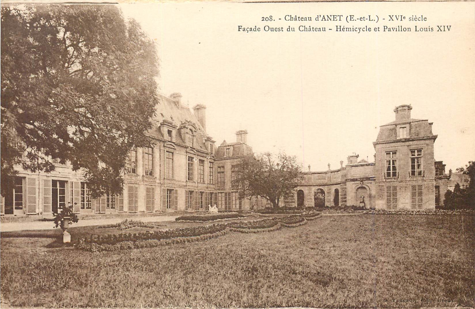CPA Chateau d' Anet E et L XVI e sicle Facade Ouest du Chateau Hemicycle et Pavillon Louis XIV