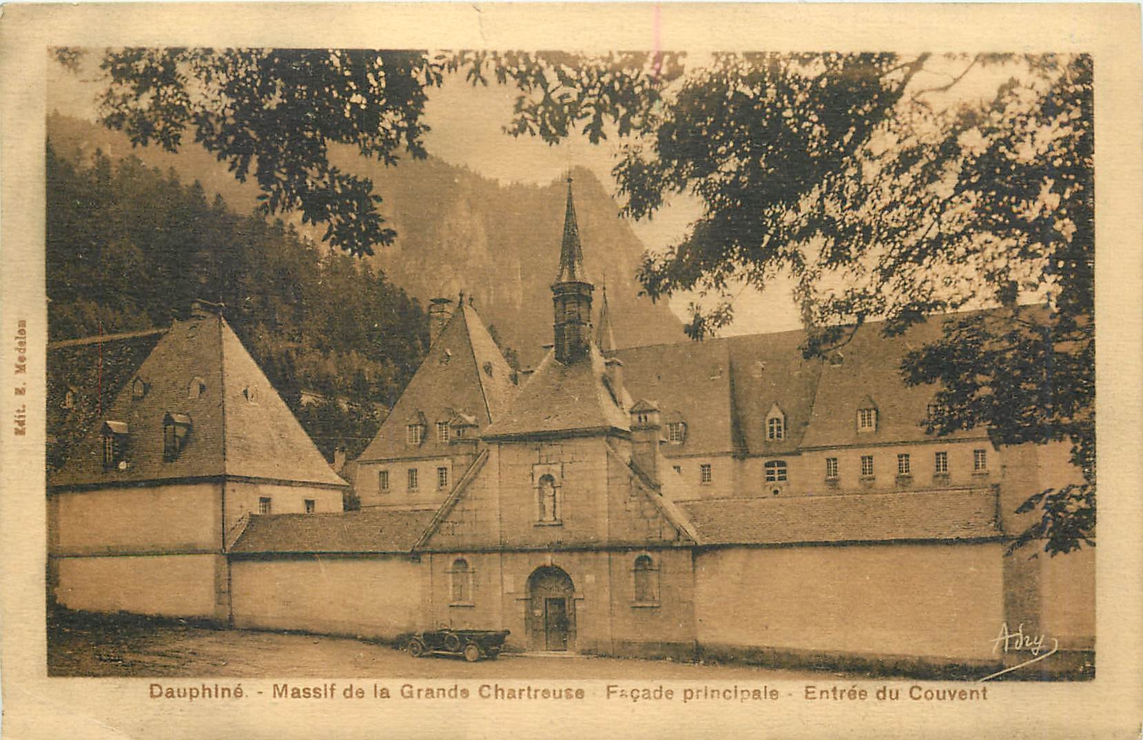 CPA Dauphine Massif de la Grande Chartreuse Façade principle Entrée du Couvent