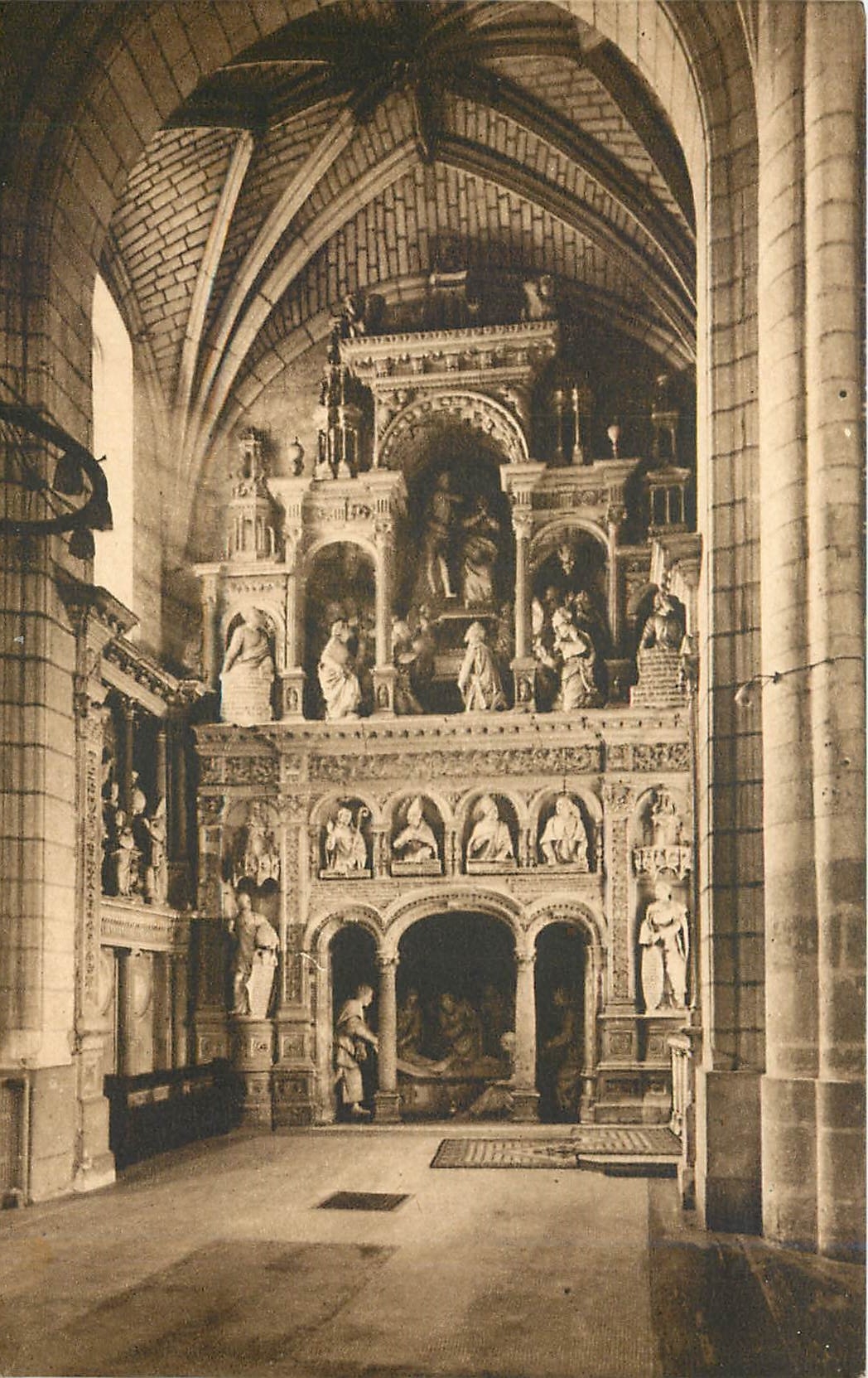 CPA Les Saints de Solesmes la hapelle de Notre Dame 1553
