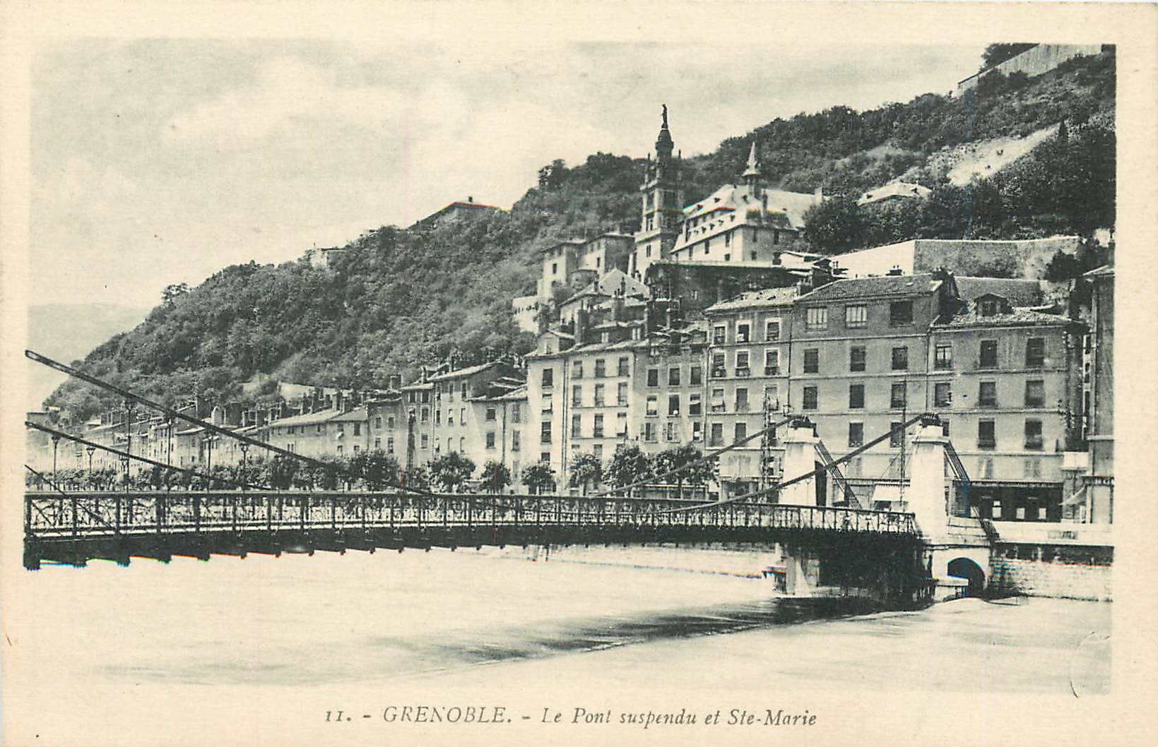 CPA Grenoble le pont suspendu et Ste marie