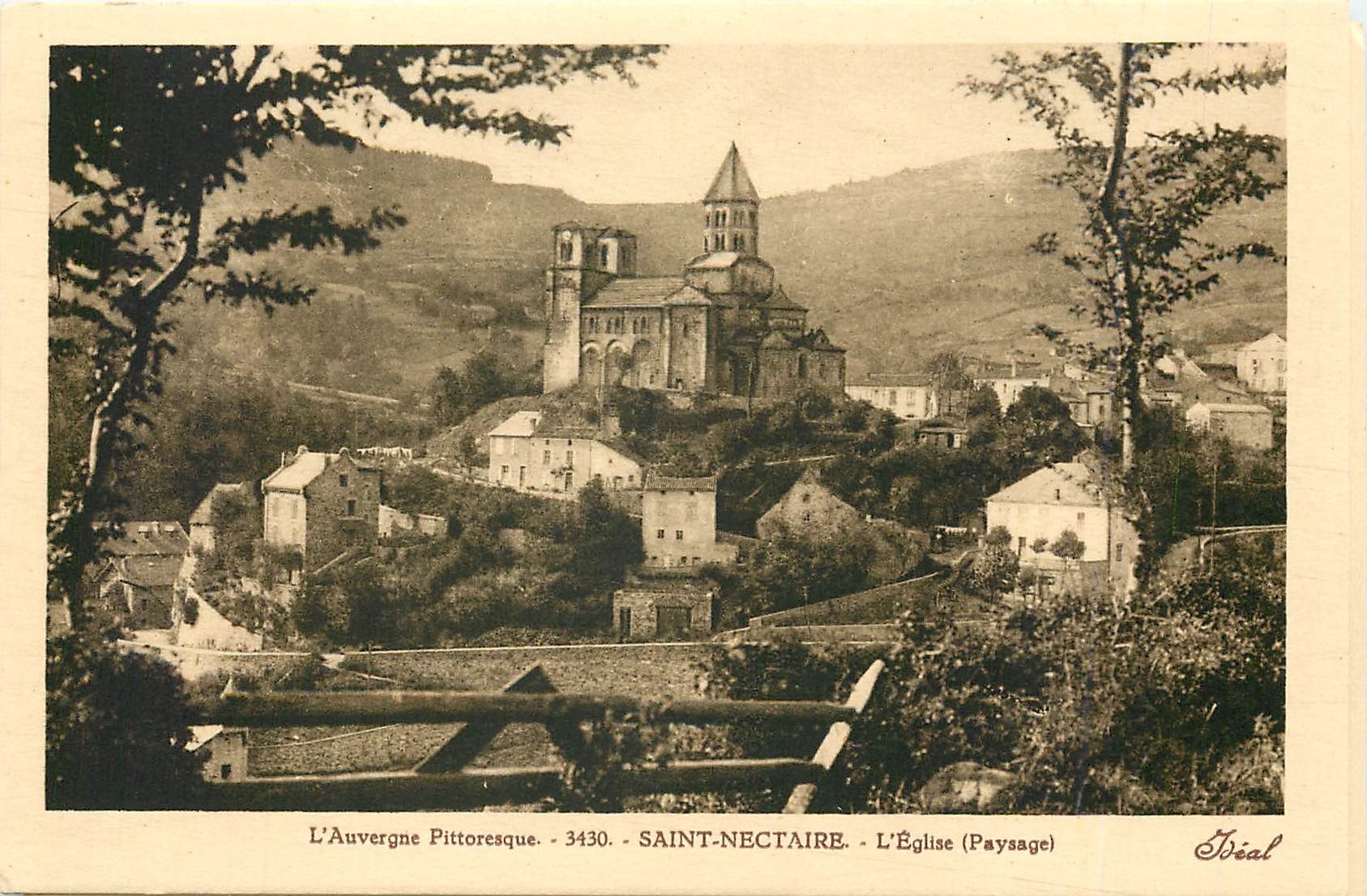 Saint-Nectaire — L'Église (Paysage) — Éditeur Idéal, n° 3430