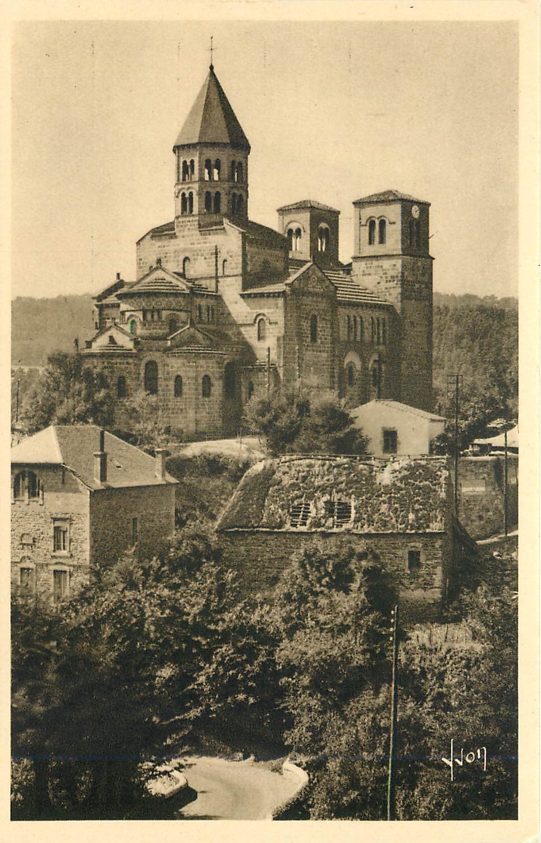 Saint-Nectaire (P.-de-D.) — Église romane classée monument historique — Éditions d'Art Yvon, Paris