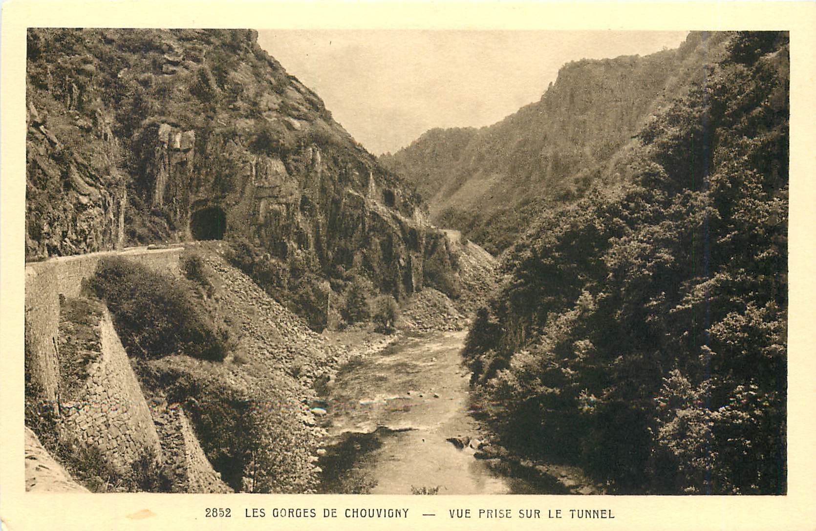 Les Gorges de Chouvigny — Vue prise sur le tunnel — n° 2852