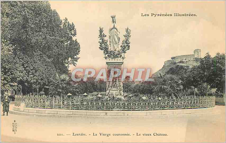 CPA Lourdes La Vierge couronnee Le Vieux Chateau 