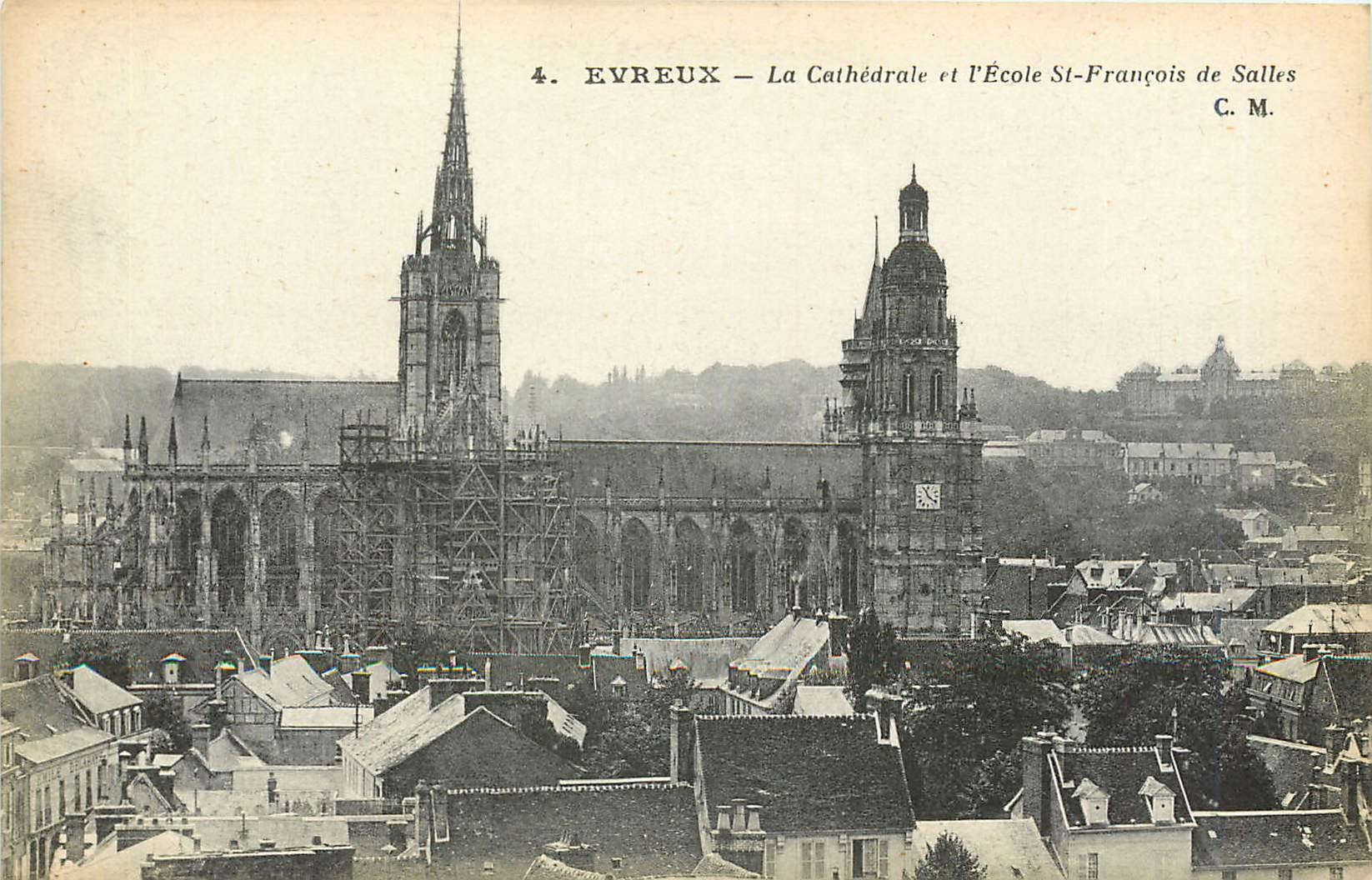 CPA Evreux La Cathedrale et l'Ecole St Francois de Salles 