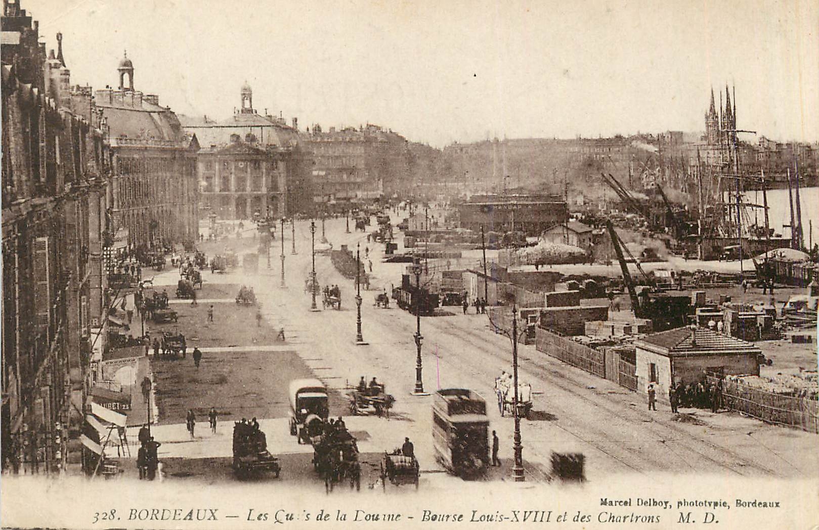 CPA Bordeaux Les Quais de la Doume Bourse XVIII et des Chartrons 