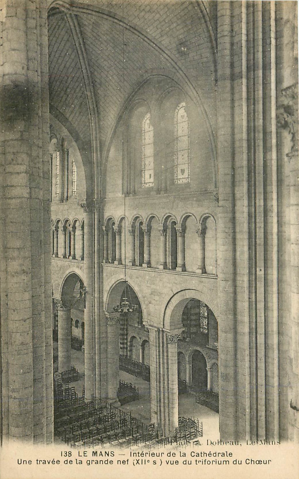 CPA Le Mans Interieur de la Cathedrale Une Travee de la Grande nef 