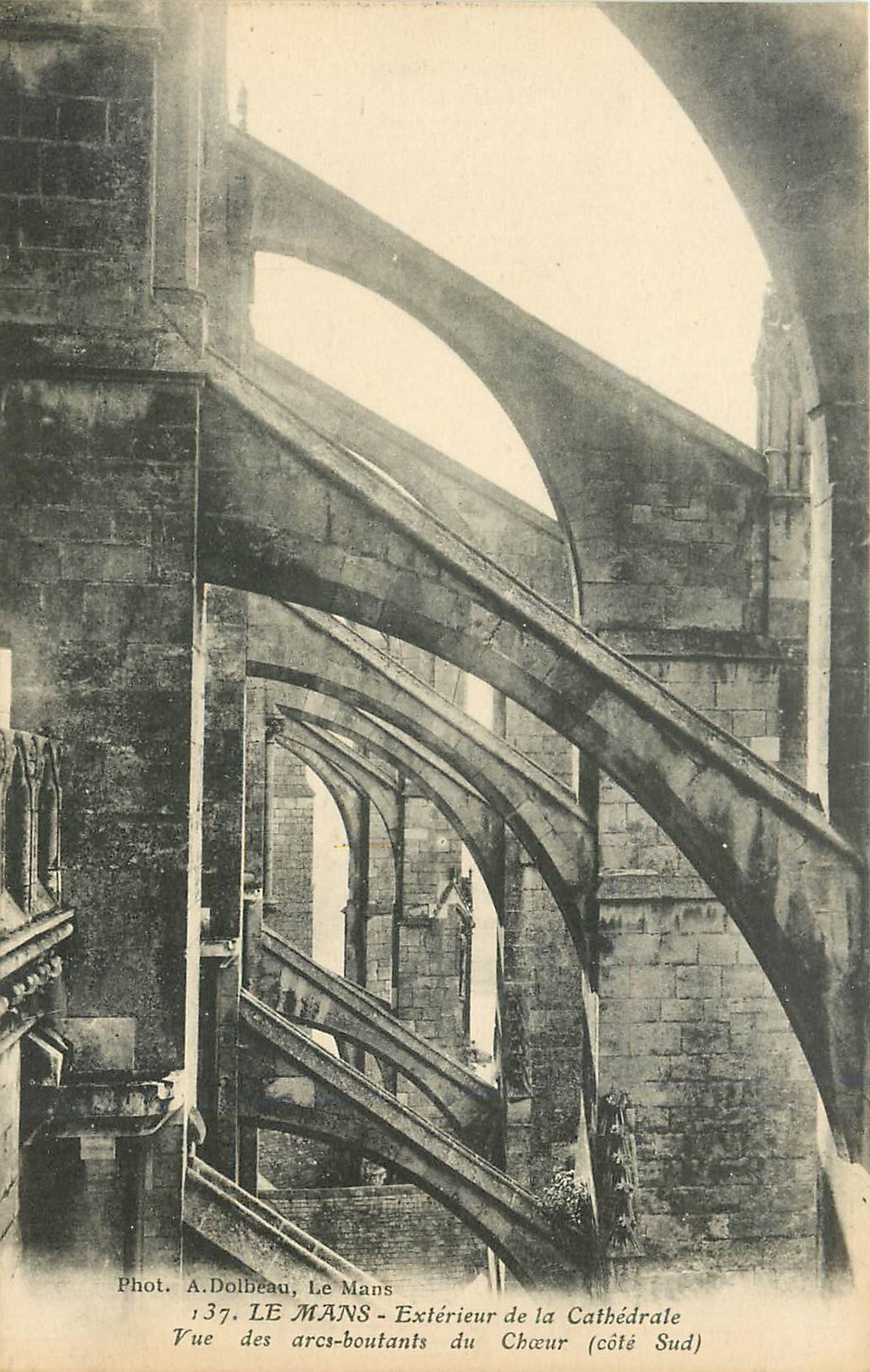CPA Le Mans Exterieur de la Cathedrale Vue des arcs boutants du Choeur 