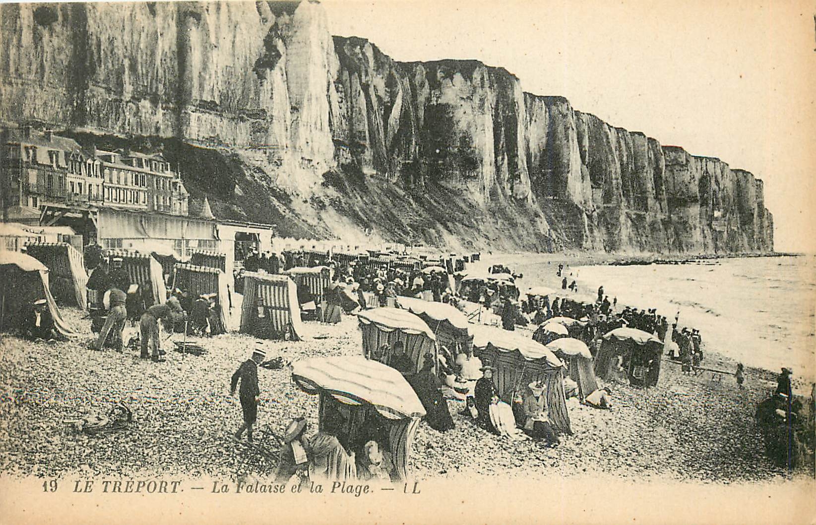 CPA Le Treport La Falaise et la Plage 