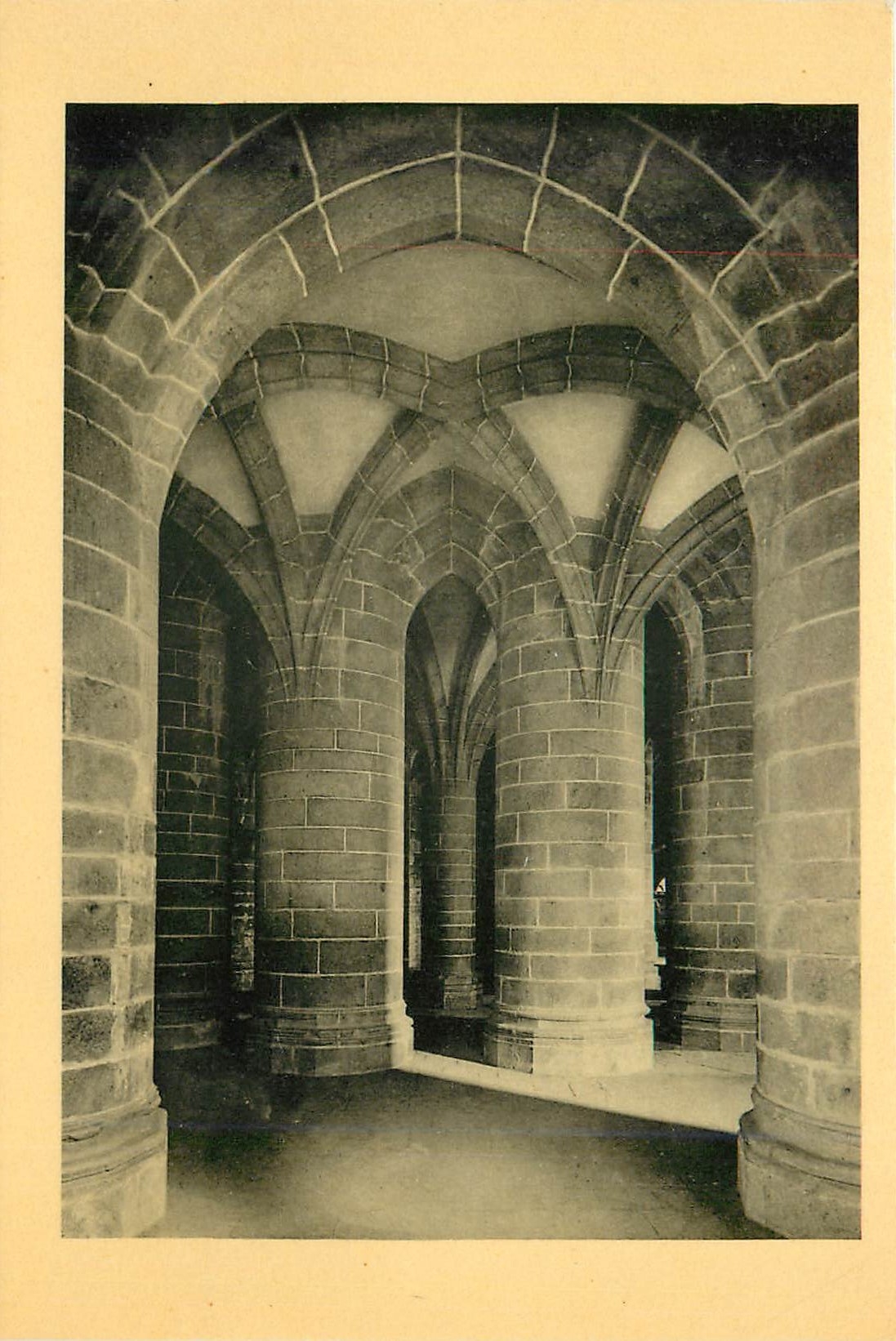 CPA Abbaye du Mont Saint Michel Crypte des Gros Piliers 