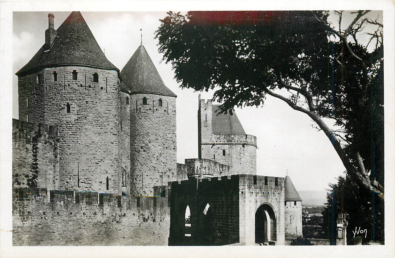 CPA Carcassonne La Cite Entree de la Porte Narbonnaise Le Pont Levis 