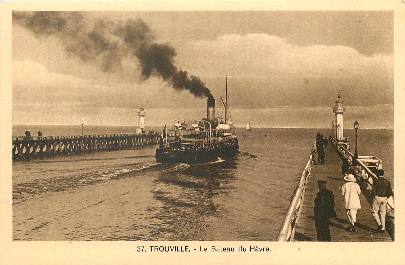 CPA Trouville Le Bateau du Havre 
