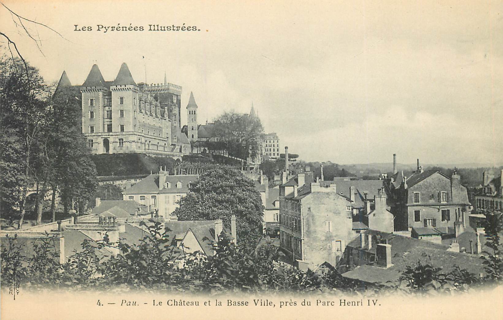CPA Pau Le Chateau et la Basse Ville pres du Parc Henri IV 
