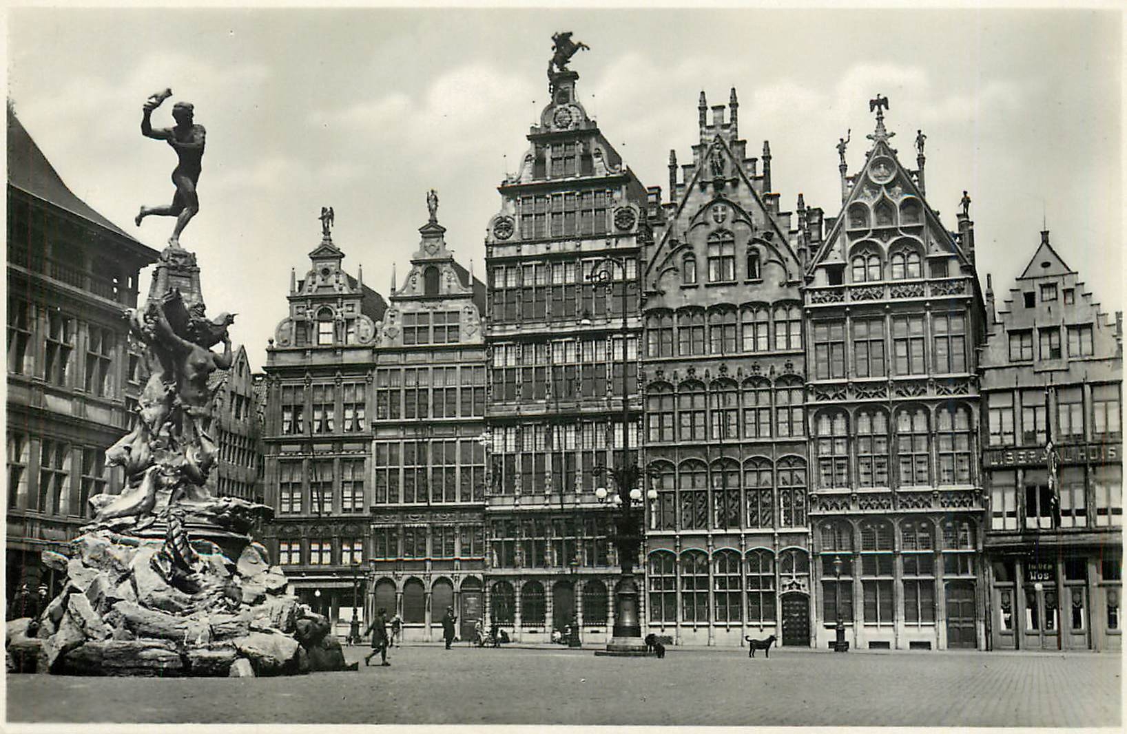 Anvers - Maisons des Corporations (Grand'Place) — Édition R. Anvers, No.142