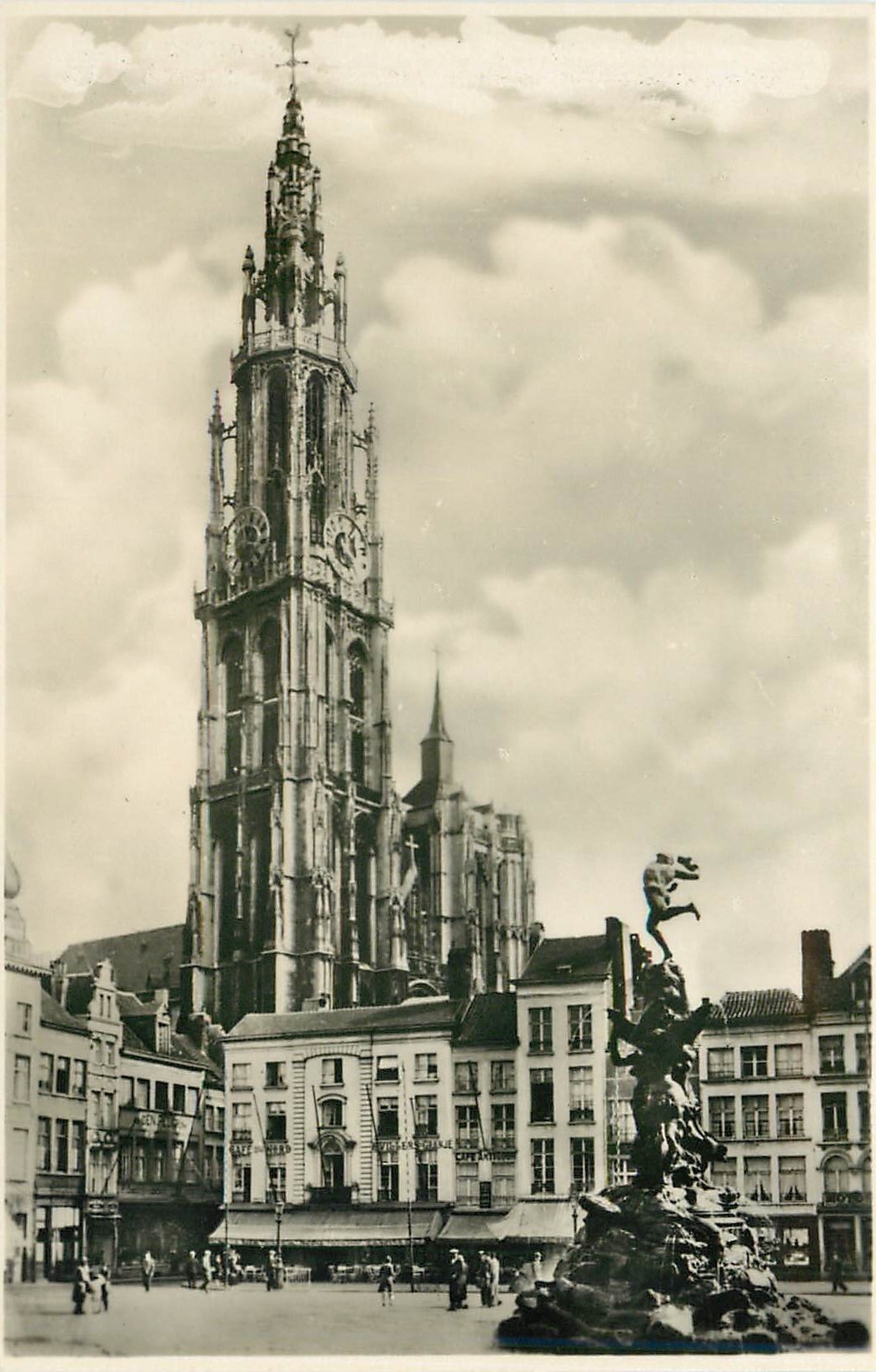 CPA Anvers La Cathedrale Grand Place et Brabo 