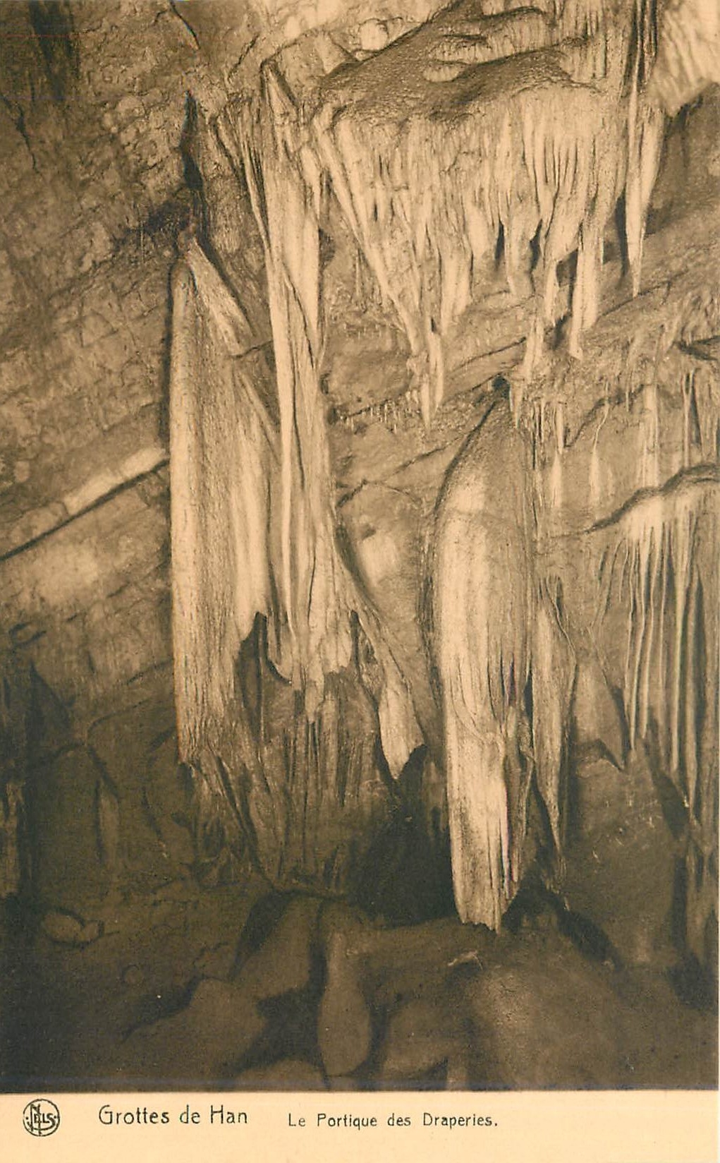 CPA Grottes de Han Le Portique des Draperies 