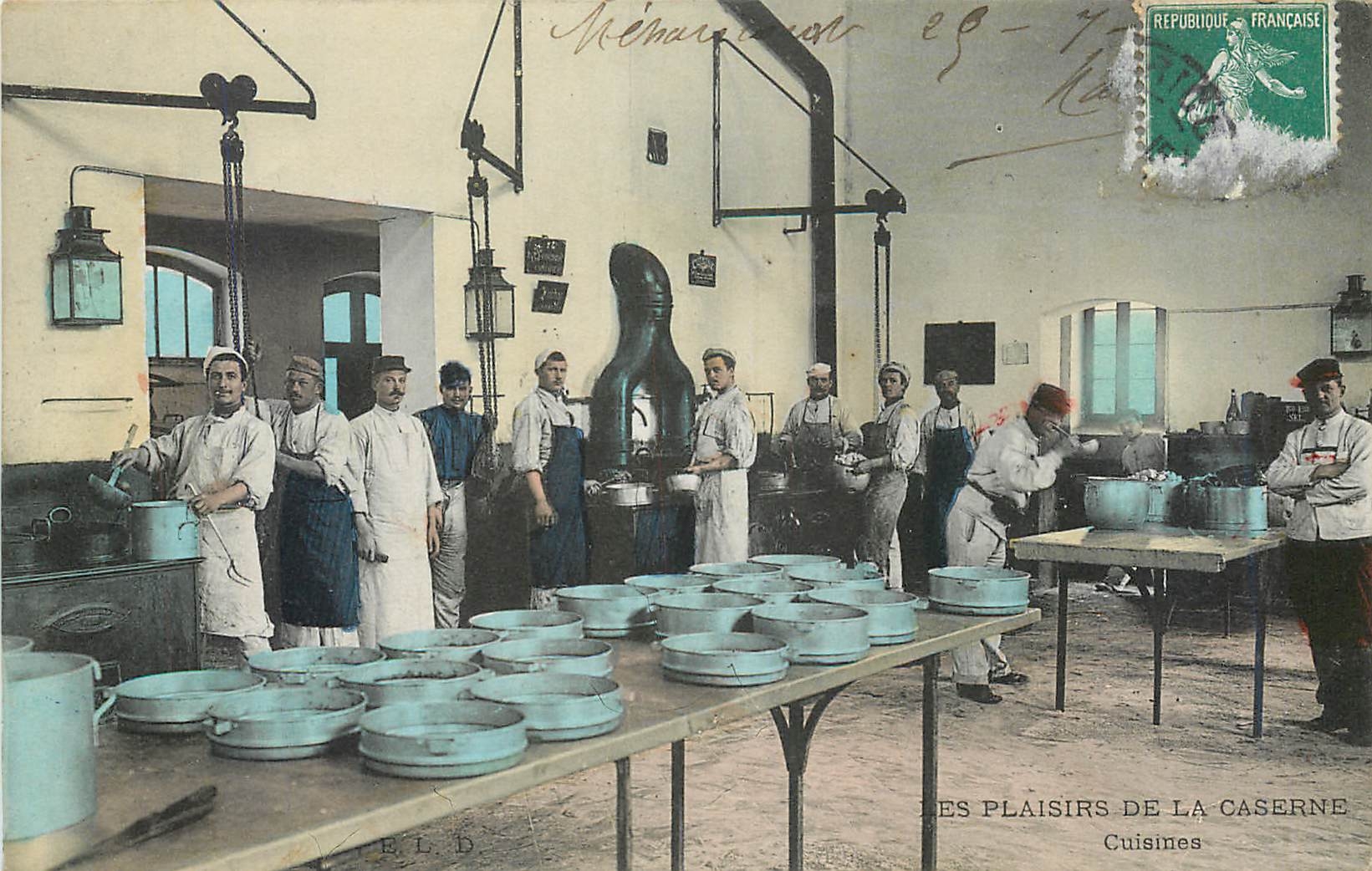 CPA Les Plaisirs de la Caserne Cuisines 