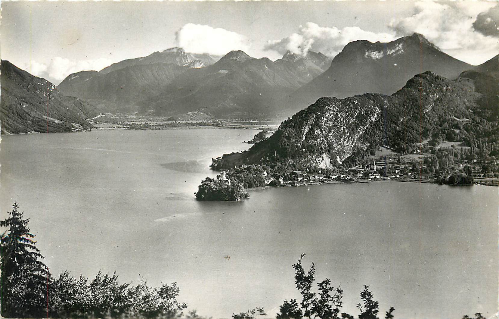 CPM Le Lac d'Annecy Haute Savoie La Presqu'ile de Duingt le Taillefer et les Montagnes des Bauges 