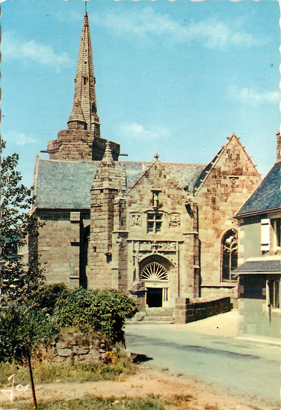 CPM Chapelle de la Clarte entre Perros et Ploumanach 