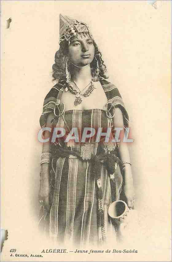 CPA Algerie Jeune femme de Bou Saada 