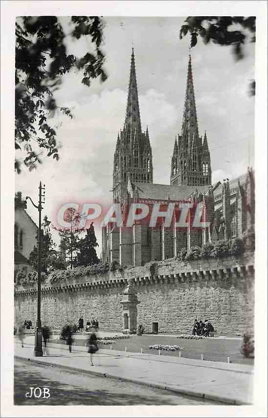 CPA Quimper Finistere La Cathedrale et les Fortifications 