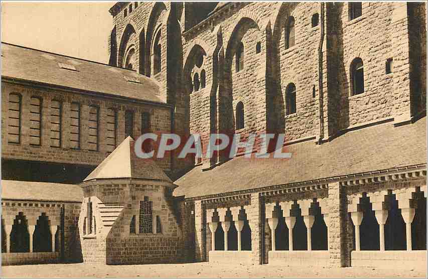 CPA L'Abbaye de Solesmes Le nouveau Cloitre et la Bibliotheque 