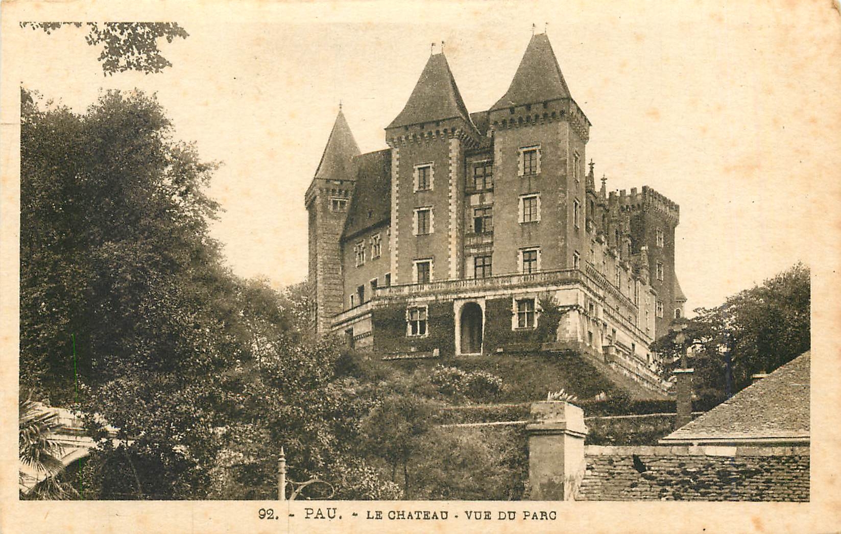 CPA Pau Le Chateau vue du Parc 