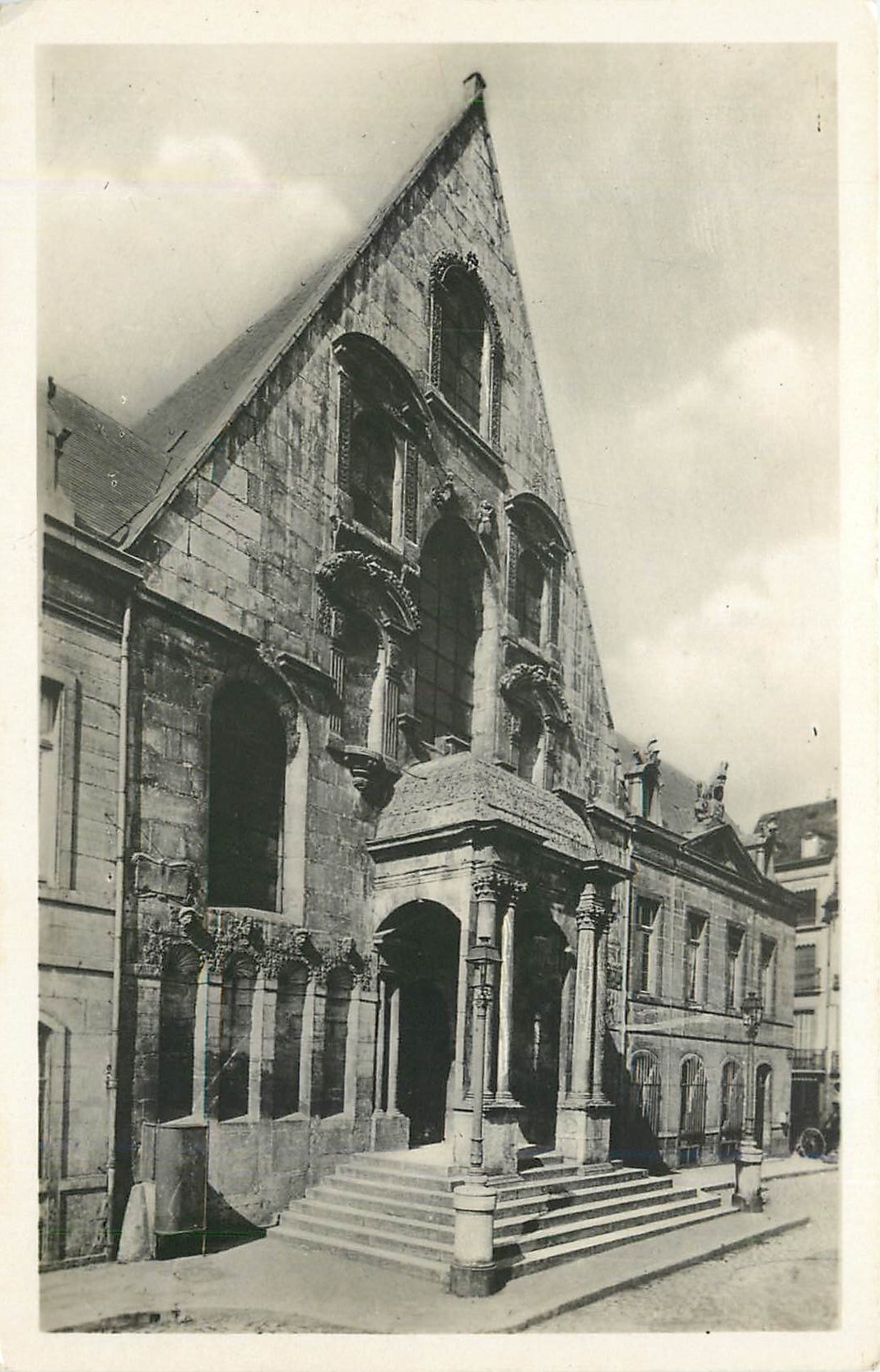 CPA Dijon Le Porche du Palais de Justice 