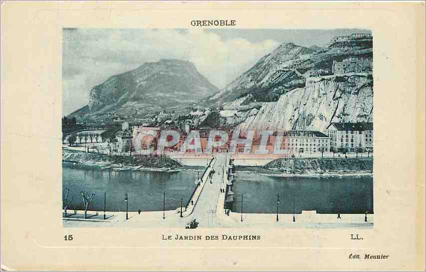 CPA Grenoble Le Jardin des Dauphins 
