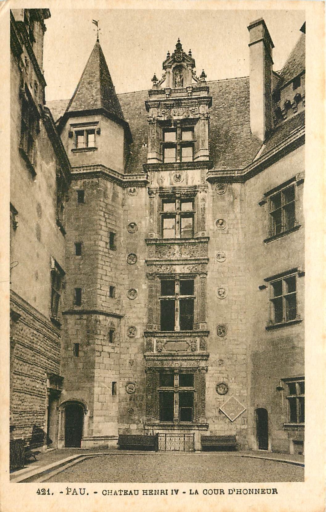 CPA Pau Chateau Henri IV La Cour d'Honneur 
