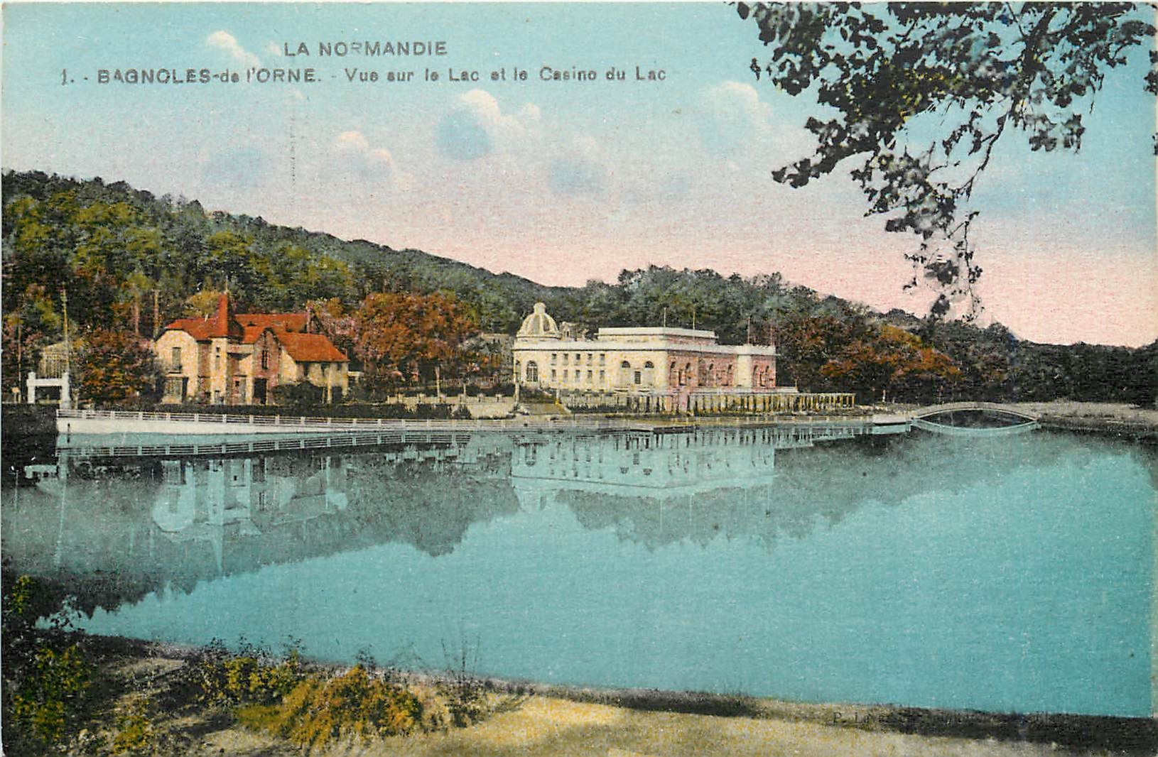CPA Bagnoles de l'Orne Vue sur le Lac et le Casino du Lac 