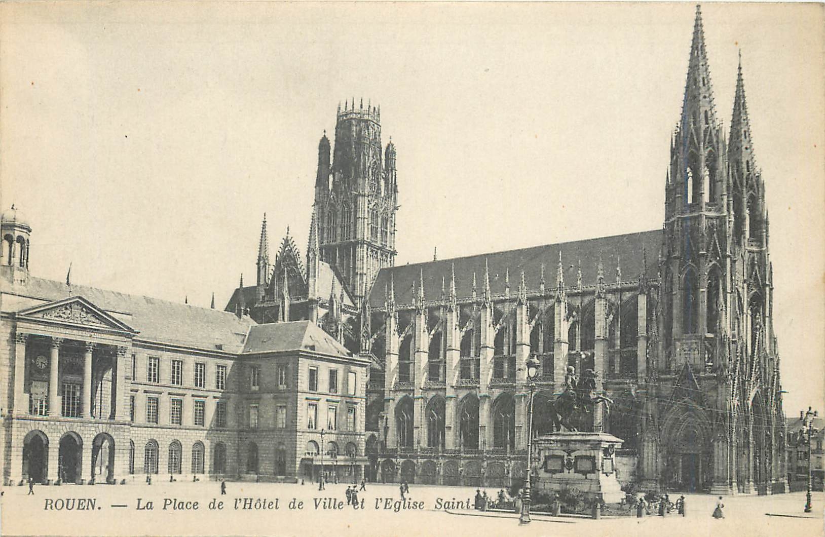 CPA Rouen La Place de l'Hotel de Ville et l'Eglise 