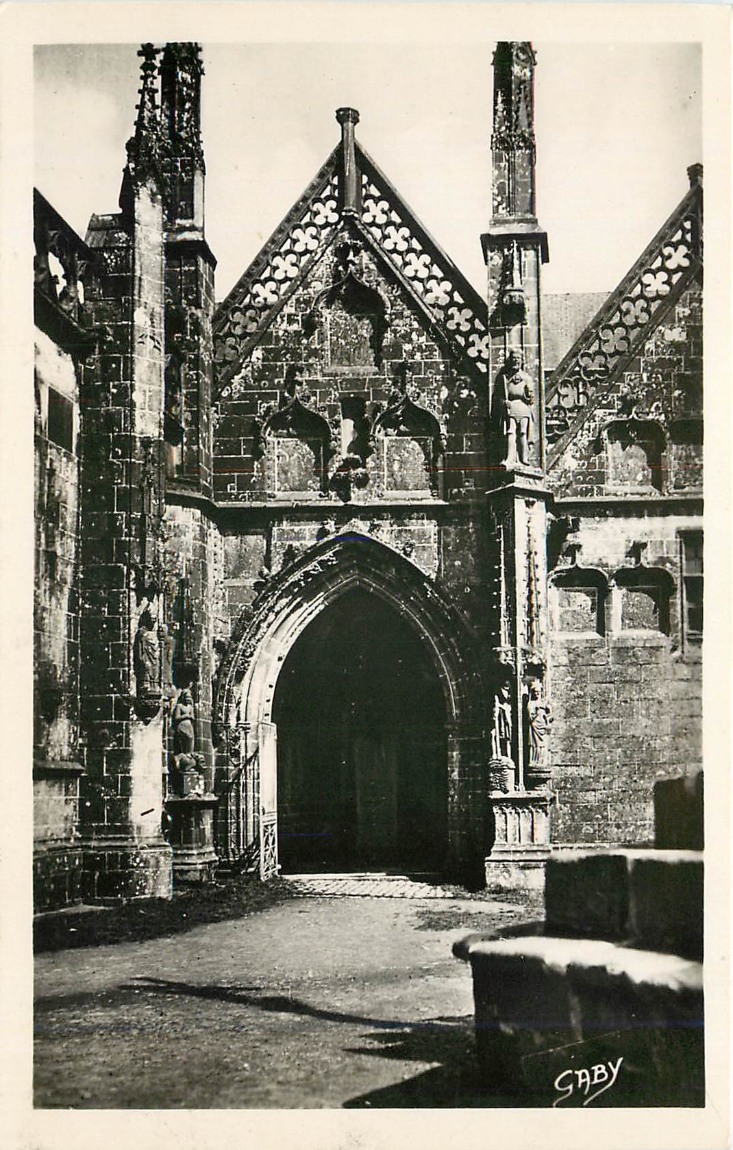 CPA Le Folgoet Finistere La Basilique 
