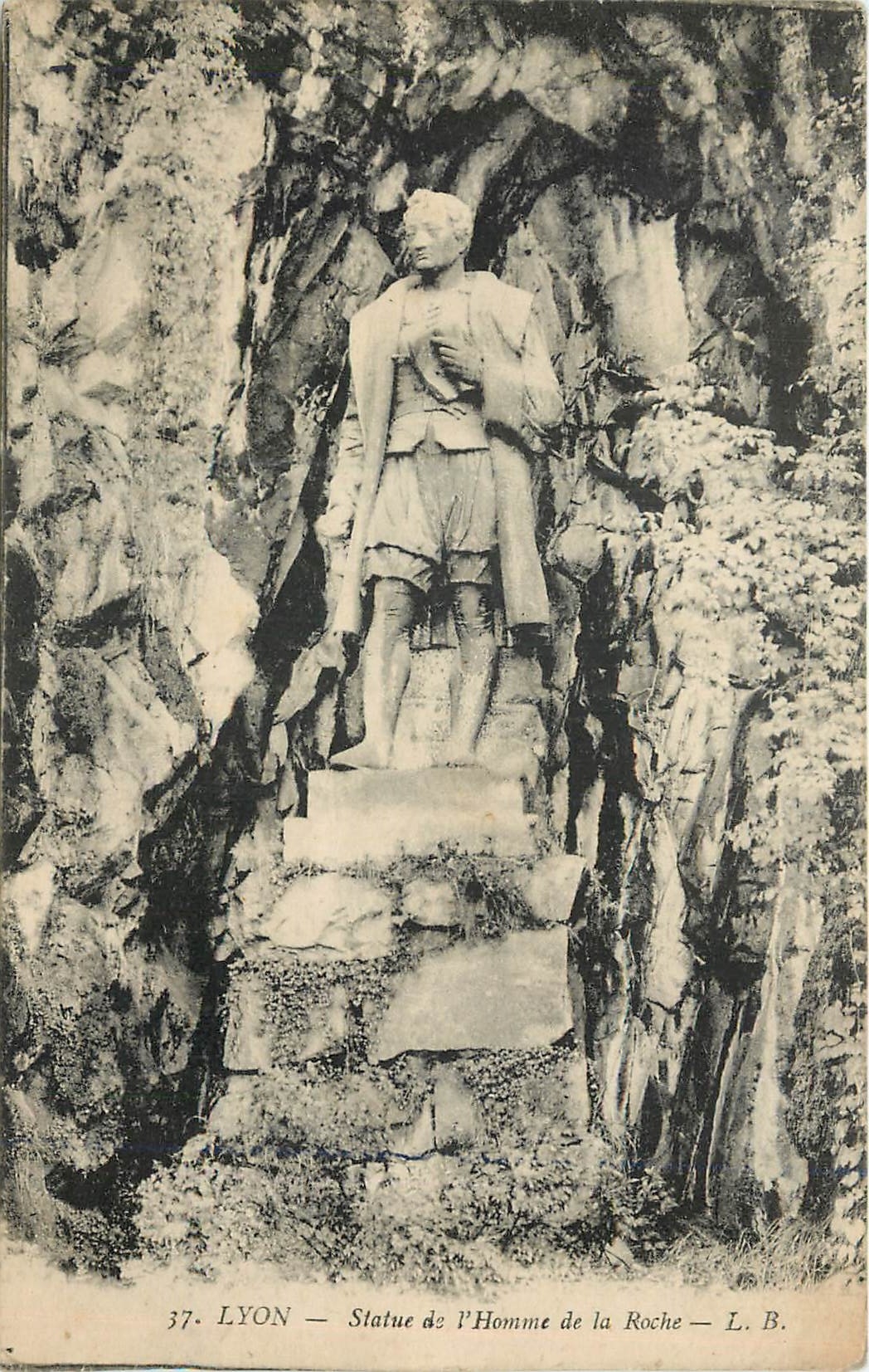 CPA Lyon Statue de l'Hommet de la Roche 