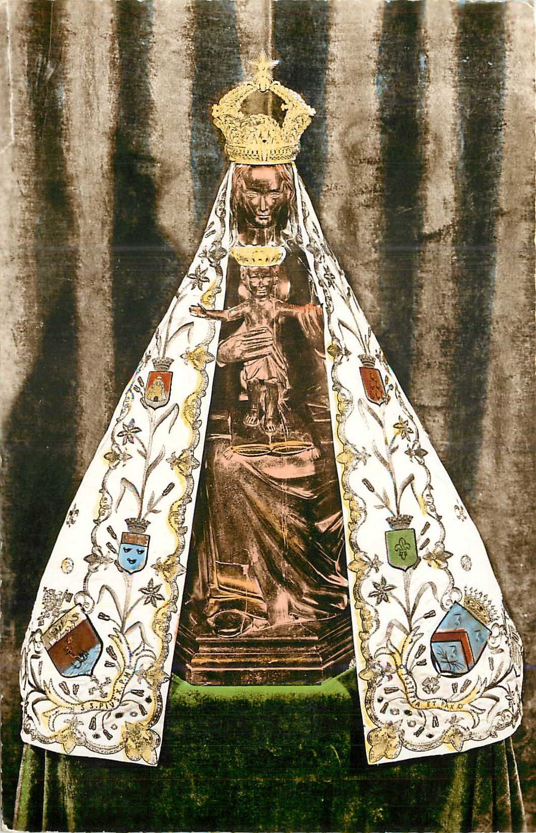 Liesse (Aisne) — La Statue de Notre-Dame recouronnée — Combier Imprimeur