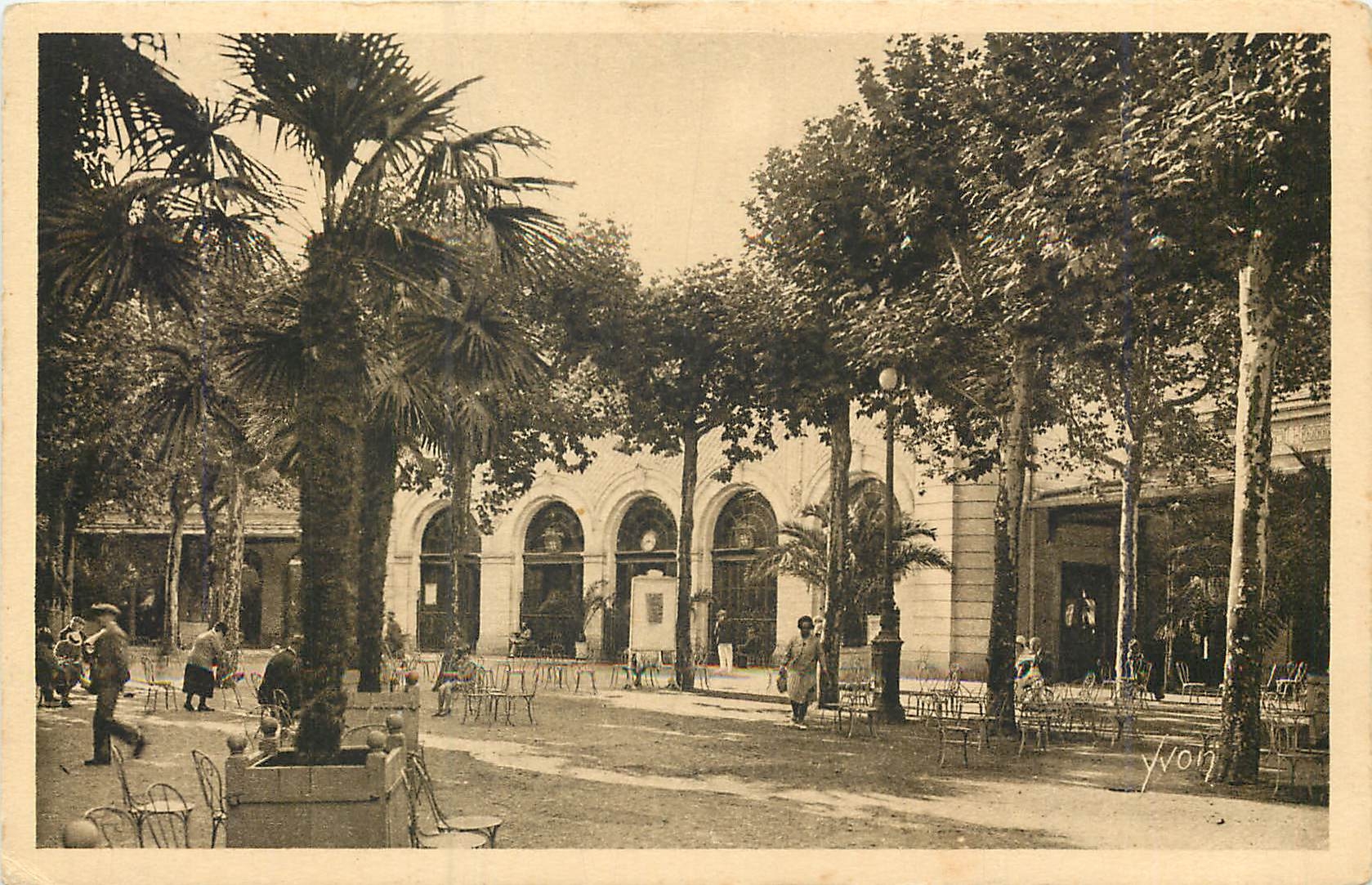 CPA Vichy Allier Le Square de la Source de l'Hopital 