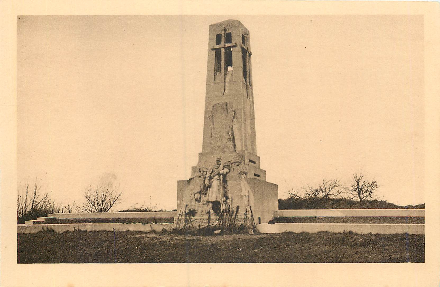 CPA Vauquois Monument eleve a la memoire des Poilus 